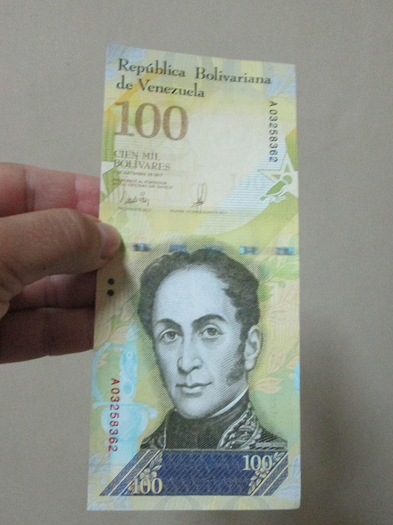 FOTOS | Billete de Bs 100.000 ya comenzó a circular