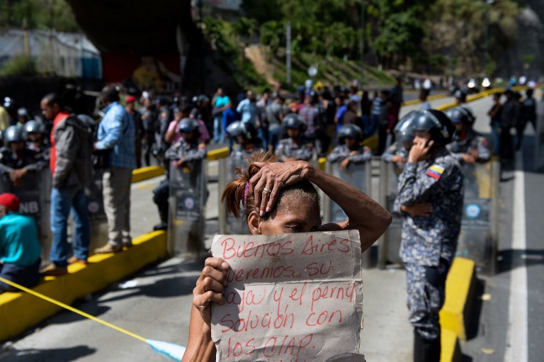 Continúan las protestas por falta de comida, gas y agua