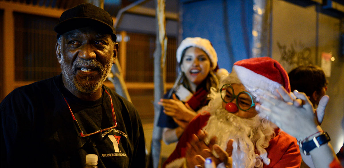 «¡Danos comida!», gritan a Santa en las calles de Caracas