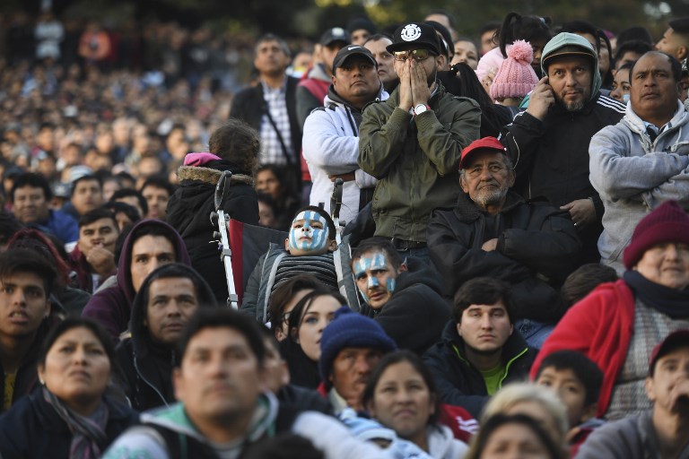 FOTOS | La derrota argentina en los rostros de sus fanáticos