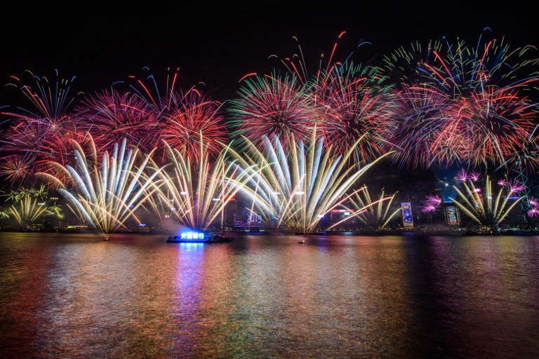 El mundo estalla en fuegos artificiales y deja atrás un año turbulento