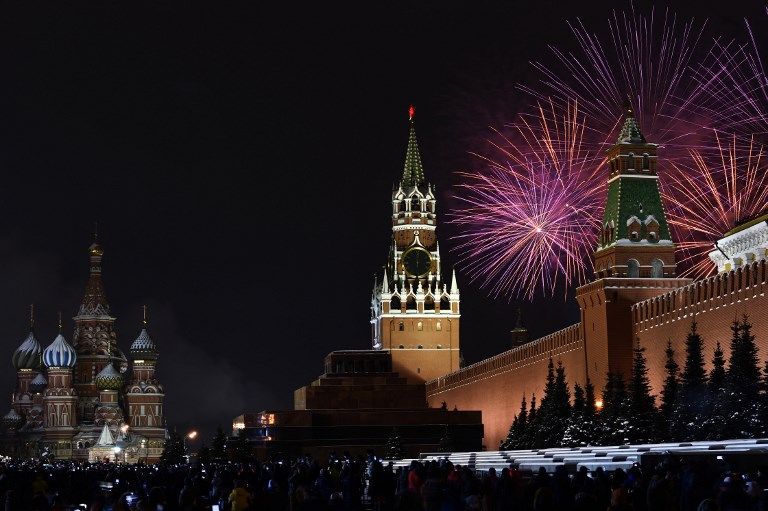 El mundo estalla en fuegos artificiales y deja atrás un año turbulento