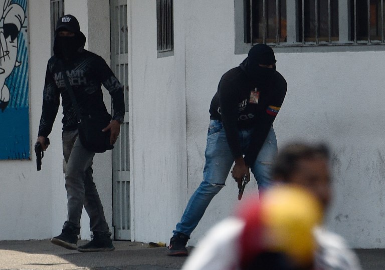 FOTOS | Grupos chavistas armados reprimen manifestación en Táchira