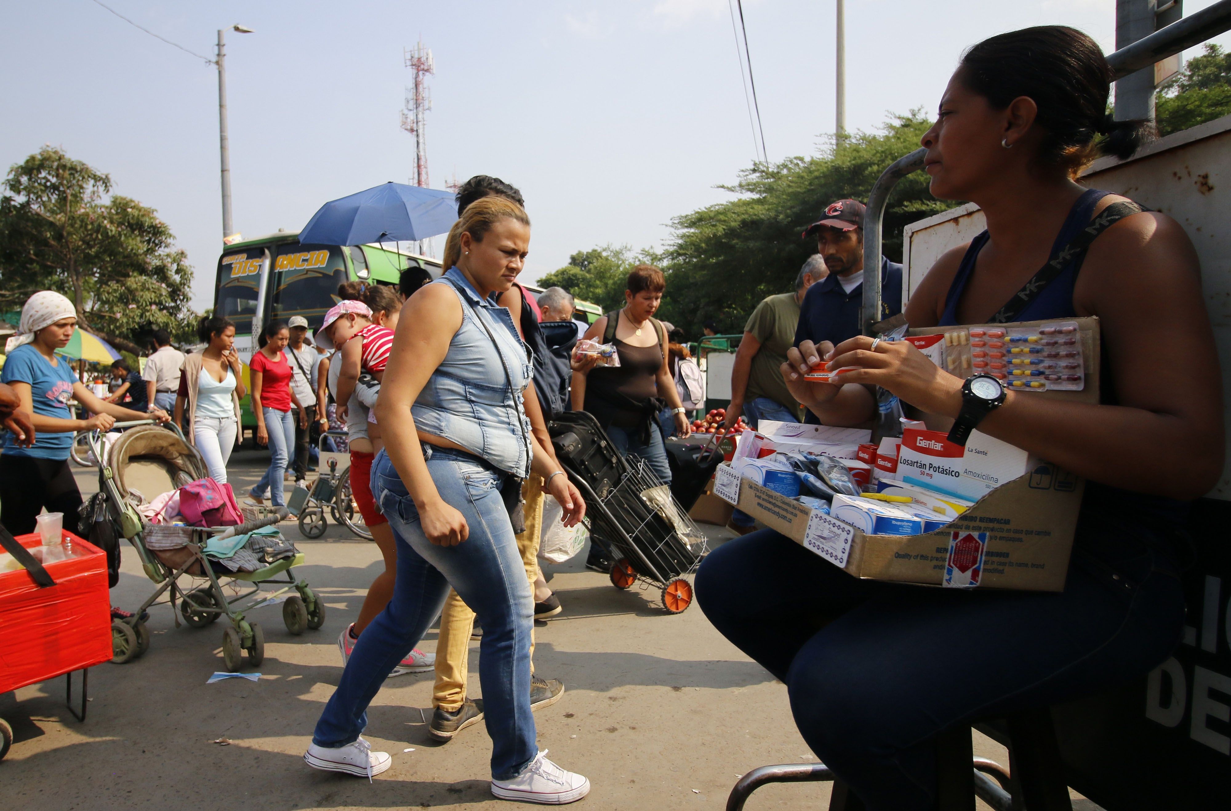 Venezolanos en Cúcuta cuentan las horas para la llegada de ayuda humanitaria