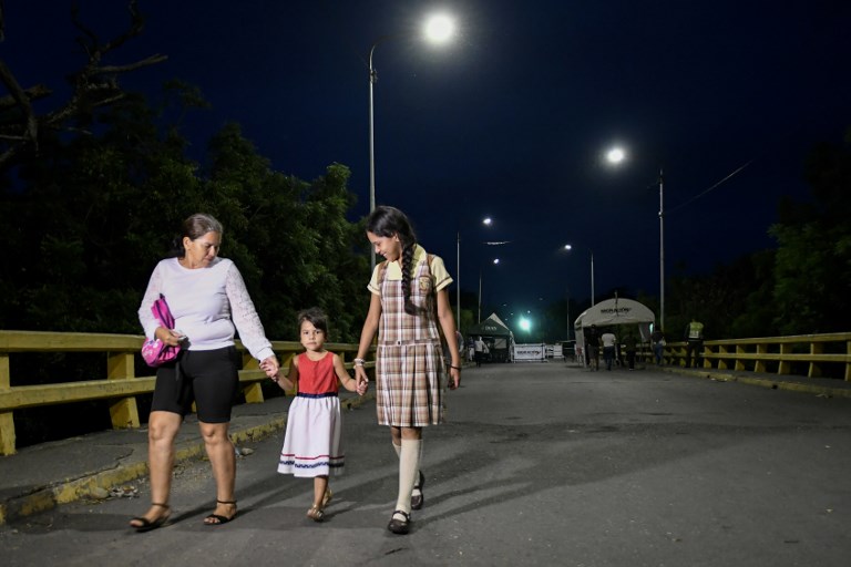 Miles de venezolanos cruzan a Colombia tras apertura de «corredor humanitario»