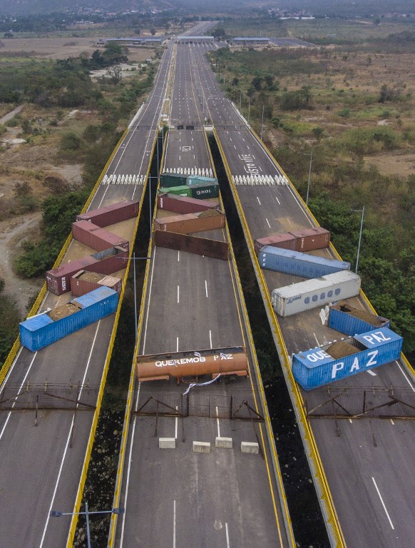 Gobierno venezolano refuerza bloqueo de puente Tienditas en frontera con Colombia