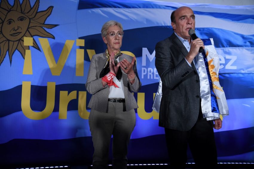 Uruguay definirá presidente en segunda vuelta entre Martínez y Lacalle