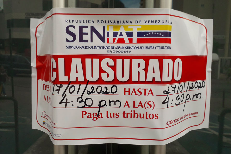 Seniat clausuró sucursales de Locatel en Caracas