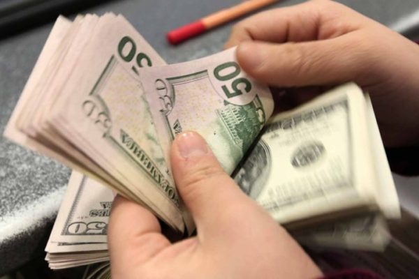 Dólar paralelo acumula alza de 40% en enero y se ubica sobre Bs.78.000