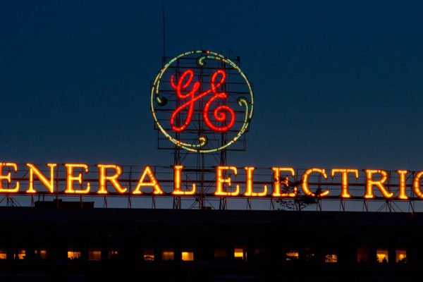 General Electric fusionará negocio de petróleo y gas con Baker Hughes