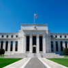 Fed inicia reunión con sombría perspectiva por alza de contagios en EE.UU