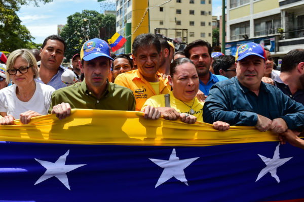 Capriles afirma que aún con firmas en octubre hay tiempo para revocatorio en 2016