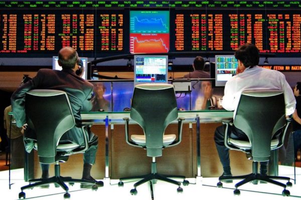 Principales tecnológicas se derrumban en Wall Street