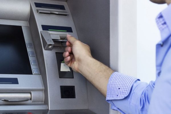 Torrealba: Banca debe adaptar cajeros para avances de efectivo con tarjetas de alimentación