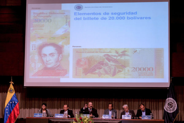 Reportan que algunos comercios no reciben billetes de 20.000 Bs. por falta de efectivo