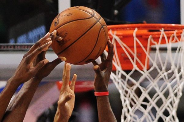 NBA y jugadores logran acuerdo laboral de principio