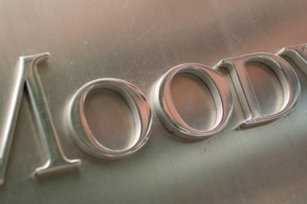 Moody’s mantiene perspectiva negativa en banca italiana por préstamos dudosos