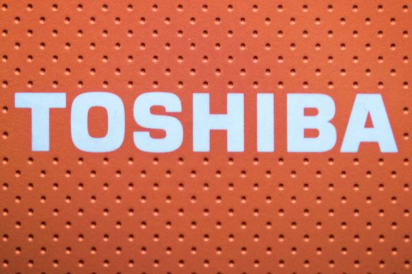Toshiba cierra la venta de sus filial de tarjetas de memoria por US$ 18.000 millones