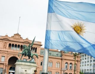 Los precios en Argentina subieron 52,3 % interanual en febrero