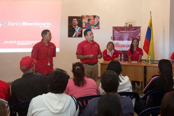 Emprendedores de Antímano presentan proyectos para el programa Credisocial