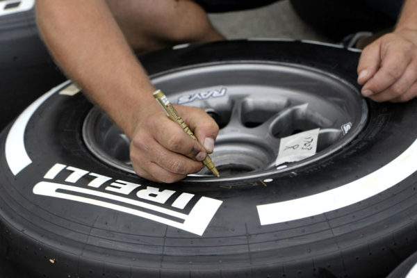 Trabajadores protestan por paralización en planta Pirelli