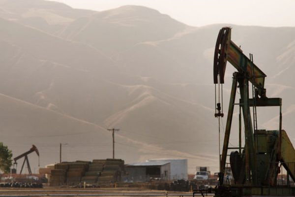 La OPEP insta a industria petrolífera de EEUU a sumarse a recorte de oferta