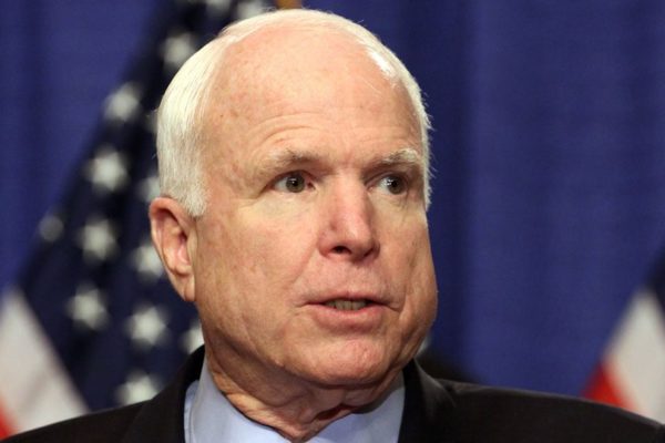 Senador estadounidense John McCain padece cáncer cerebral