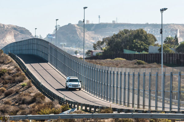EEUU reforzará 100 millas fronterizas con México con «nuevas características»