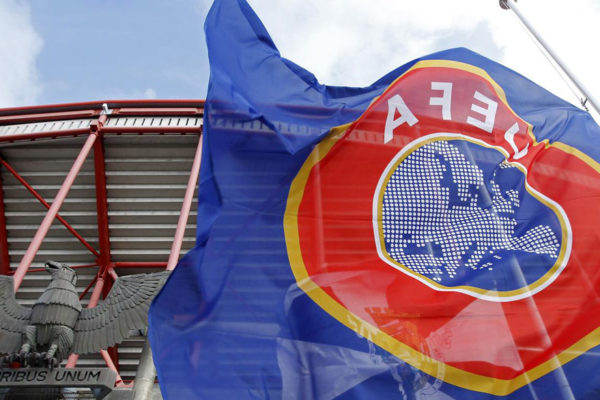 Dos arrestos en la sede de la UEFA en una investigación penal, informó Le Monde