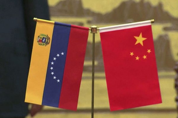 China rechaza críticas de EEUU sobre relaciones con Venezuela