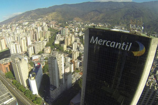 Banco Mercantil inicia operaciones de compra y venta de divisas en efectivo