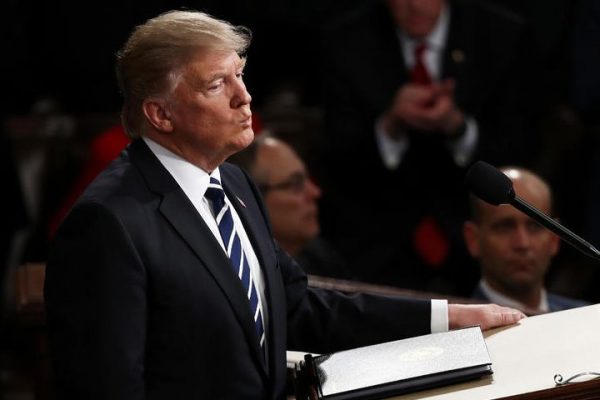 Trump suaviza postura sobre inmigración en 1er discurso al Congreso
