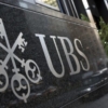 El banco suizo UBS será juzgado por evasión fiscal