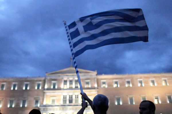 Grecia recibe último paquete de ayuda financiera