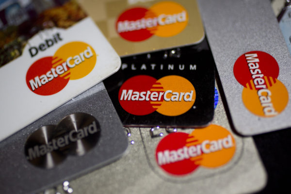 Tarjetas de MasterCard dejarán de llevar la banda magnética