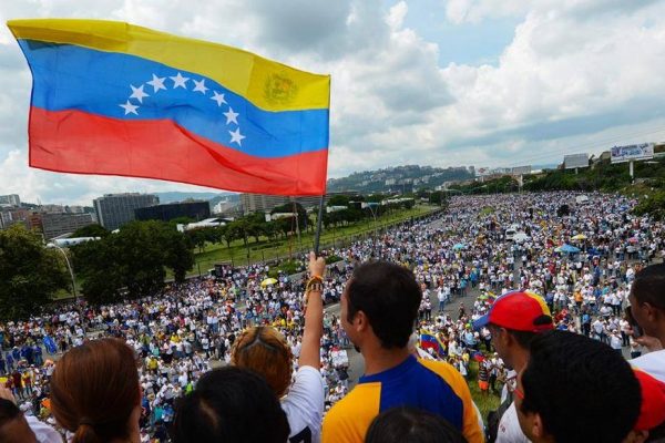 Crónicas de marchas en Venezuela: Protestas, represión y robos