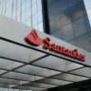 Banco Santander revisará sus objetivos tras suspender el pago de dividendos