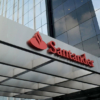 Banco Santander alerta de riesgos por el brexit y guerra comercial