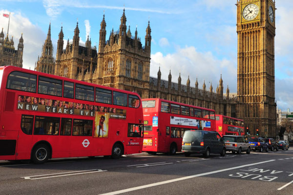 Londinenses prueban el primer autobús sin conductor