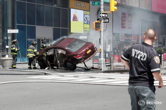 Un vehículo atropella a peatones en Times Square