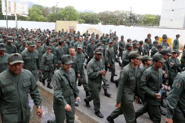 Otro alto oficial militar desconoce a Maduro y respalda a Guaidó