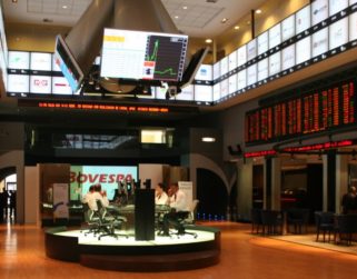 Bolsa de Brasil deja de operar tras caída de más de 10%