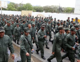 Ascienden a 16.900 militares premiando su lealtad a Maduro
