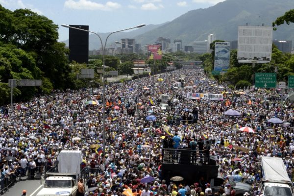 AFP: Más de 200.000 personas protestaron contra Maduro