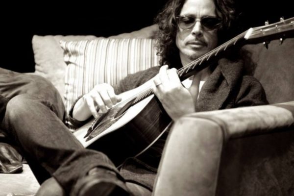 Ícono del grunge Chris Cornell muere a los 52 años