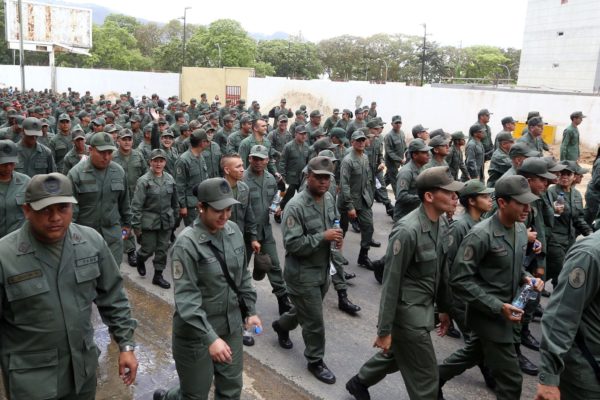 Maduro pidió unión, disciplina y cohesión a los militares