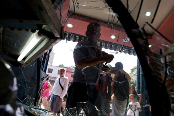 Saquean comercios en Calabozo en protestas por comida