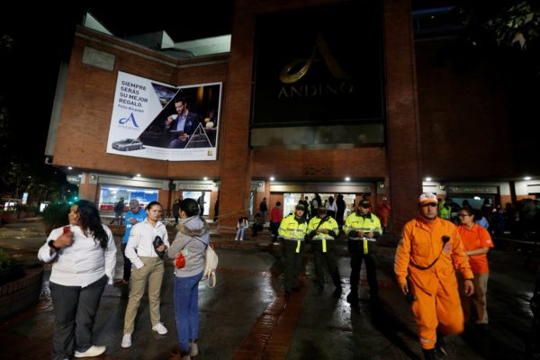 Tres fallecidos y 11 heridos dejó explosión en centro comercial al norte de Bogotá