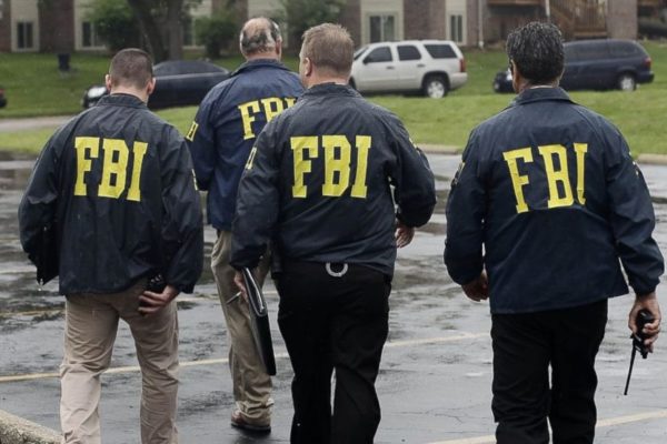 FBI investiga violencia en marcha de nacionalistas blancos en EEUU