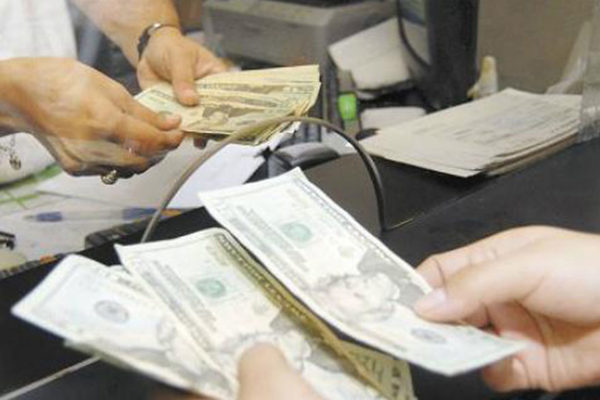 Dólar bancario mantiene pulso alcista y cierra en Bs.208.216,75 este #7Jul